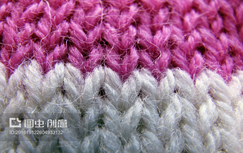 針織丁香和白線產(chǎn)品Knitted lilac and white thread product